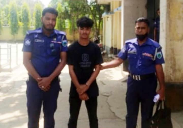 নওগাঁর মান্দায় স্কুলছাত্রীকে ধর্ষণের অভিযোগে যুবক গ্রেপ্তার